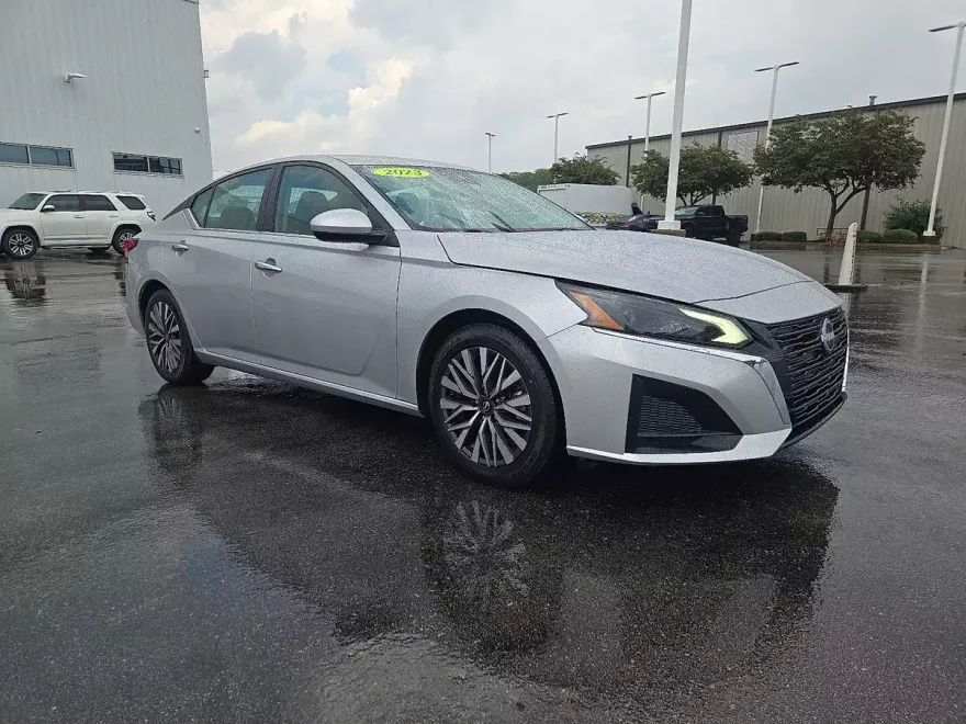 2023 Nissan Altima 2.5 SV photo 1