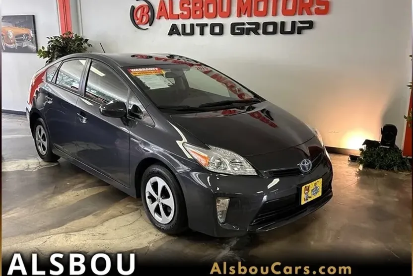 2015 Toyota Prius Two photo 1