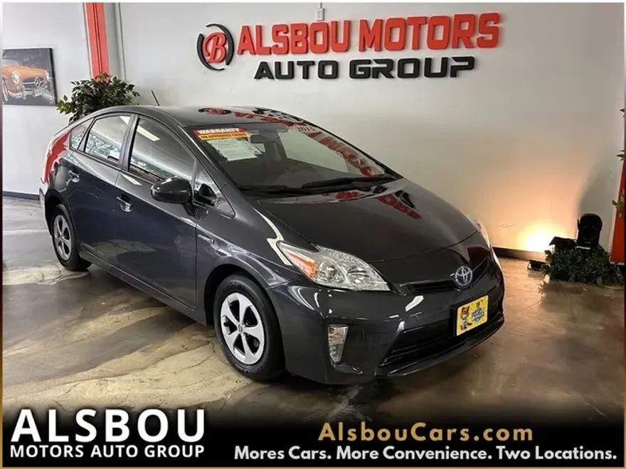 2015 Toyota Prius Two photo 1