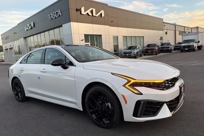 2026 Kia K5 GT-Line photo 1