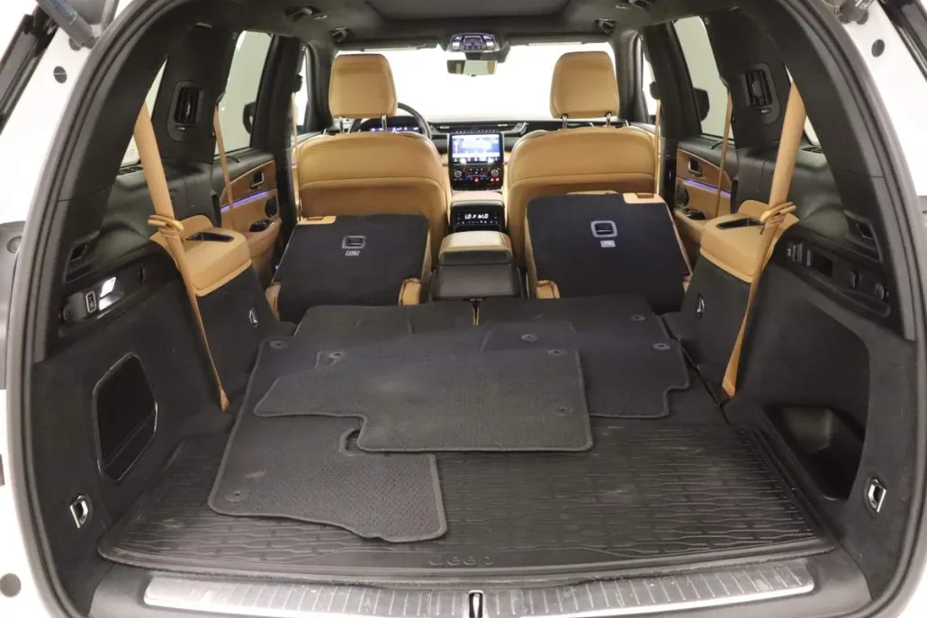 2023 Jeep Grand Cherokee L Summit Reserve photo 1