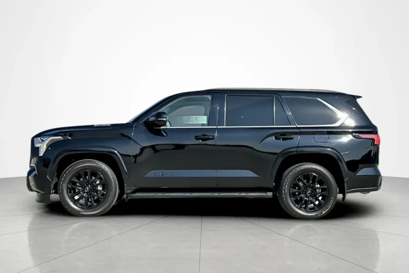 2023 Toyota Sequoia SR5 photo 1