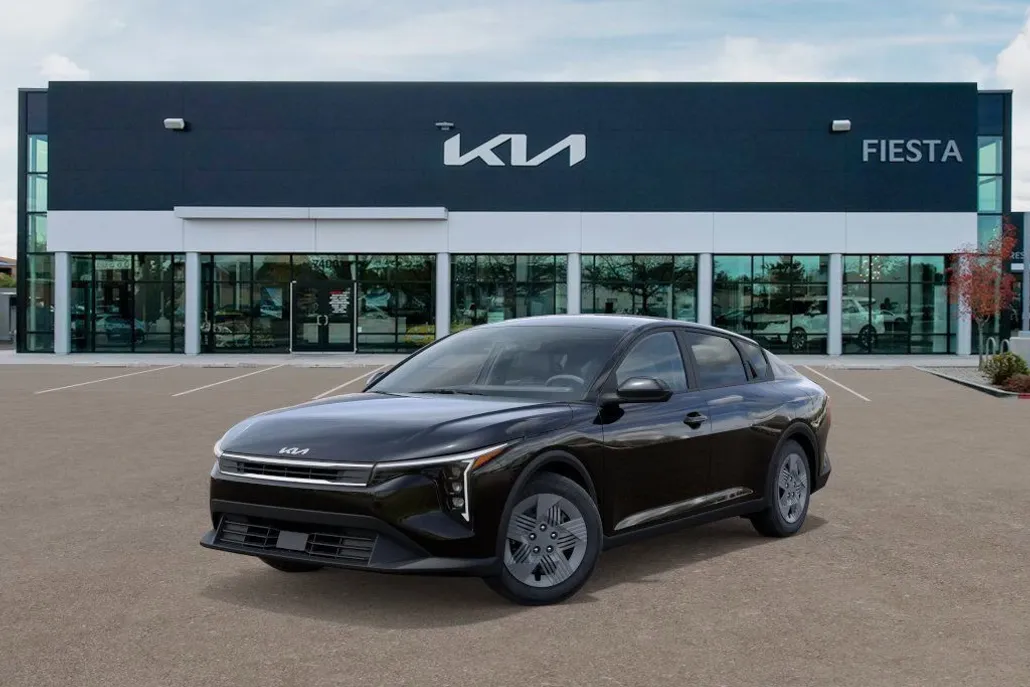 2025 Kia K4 LX photo 1