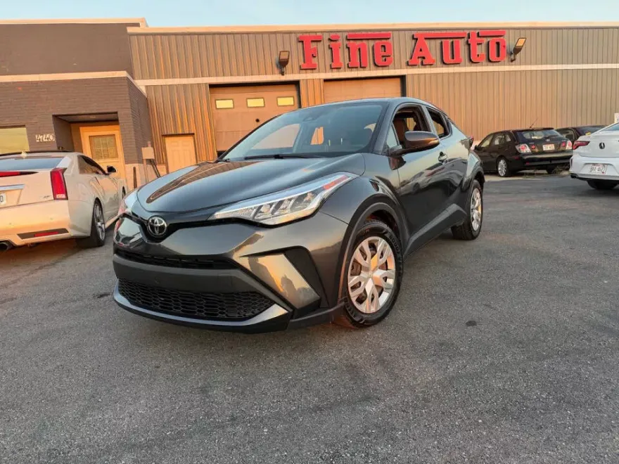 2021 Toyota C-HR LE photo 1