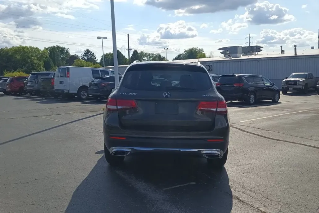 2016 Mercedes Benz GLC 300 photo 1