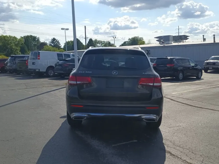 2016 Mercedes Benz GLC 300 photo 1