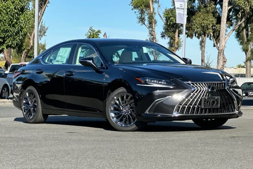 2025 Lexus ES 300h Luxury photo 1