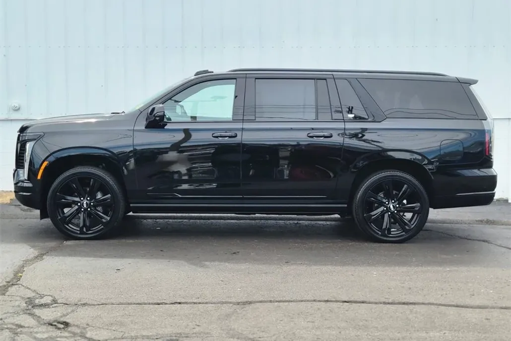 2025 Cadillac Escalade ESV Sport photo 1