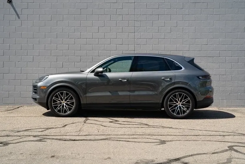 2024 Porsche Cayenne Base photo 1