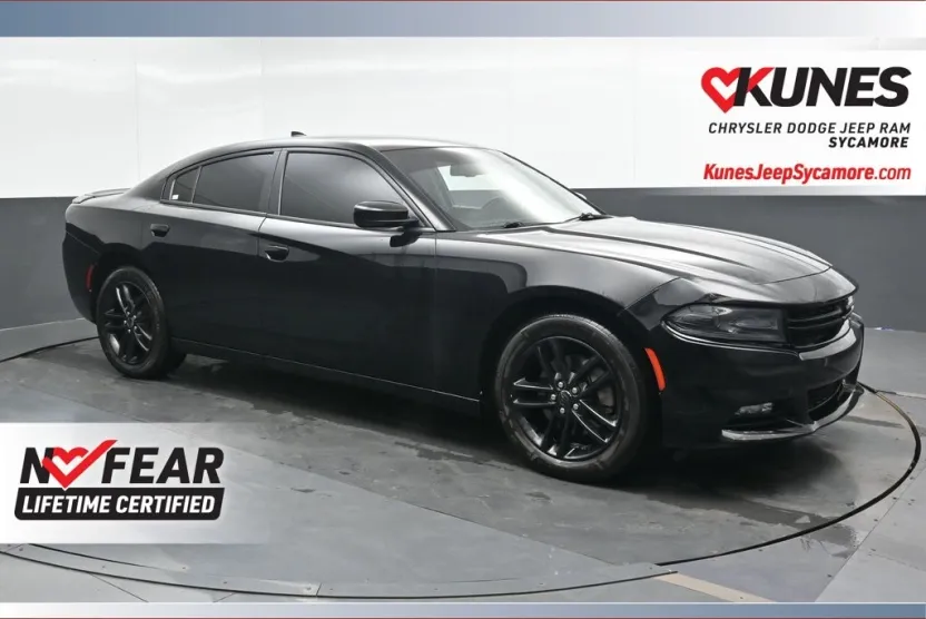 2019 Dodge Charger SXT photo 1
