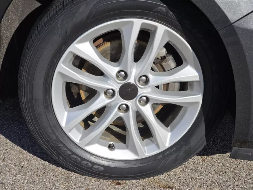 2018 Chevrolet Malibu 1LT photo 1