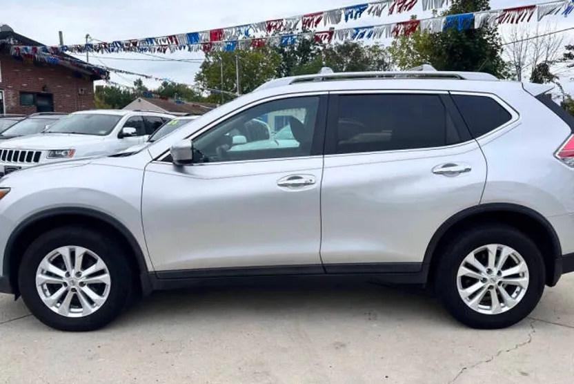 2014 Nissan Rogue SV photo 1