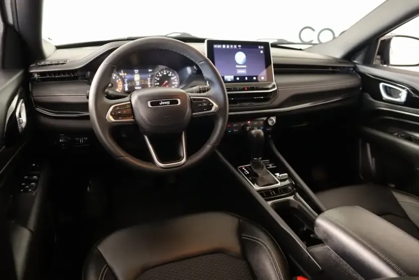 2024 Jeep Compass Latitude photo 1