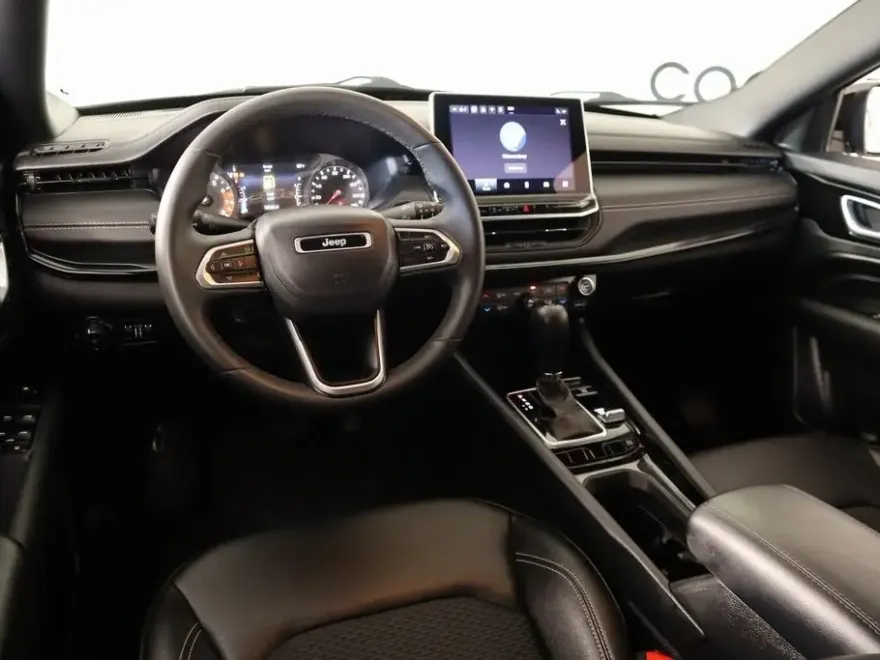 2024 Jeep Compass Latitude photo 1