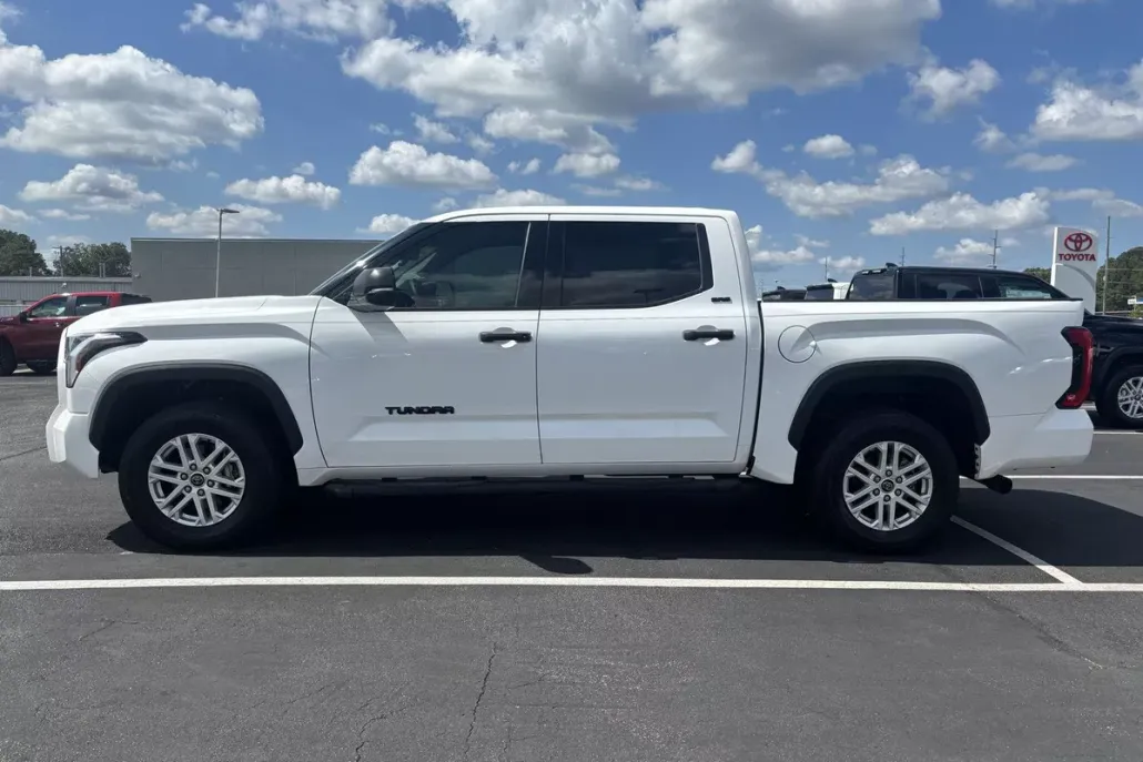 2022 Toyota Tundra SR5 photo 1
