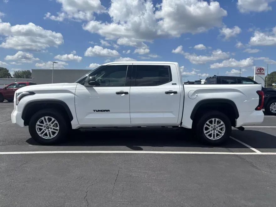 2022 Toyota Tundra SR5 photo 1