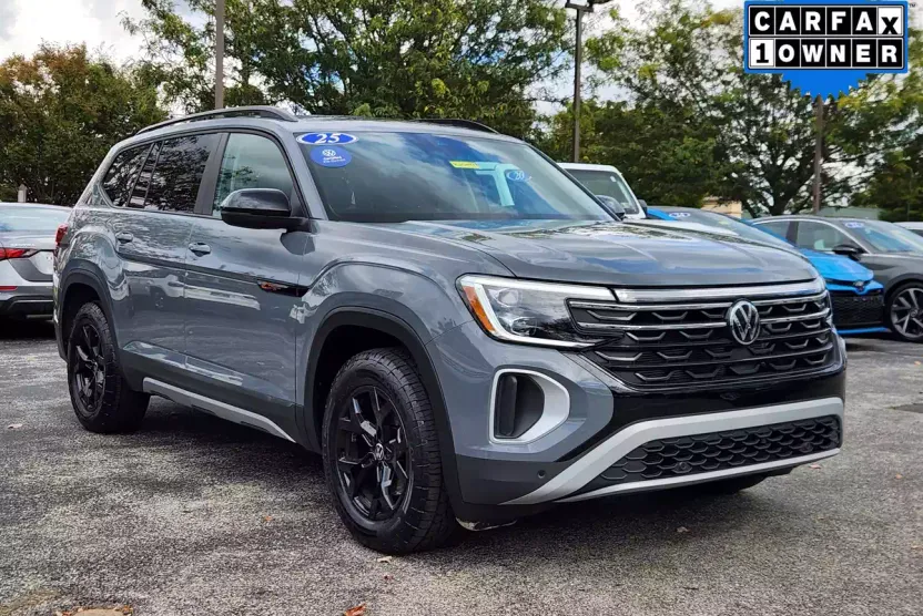 2025 Volkswagen Atlas Peak Edition photo 1