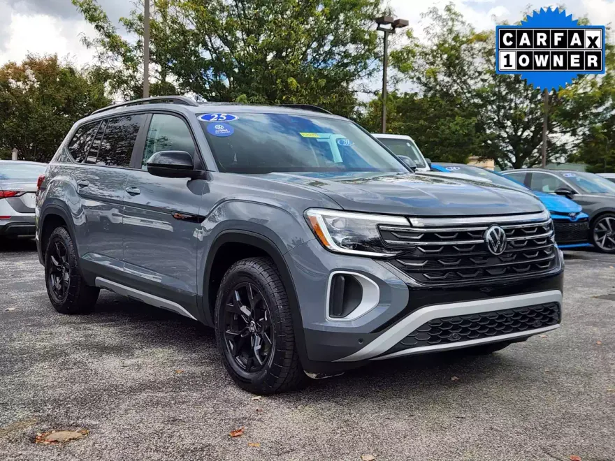 2025 Volkswagen Atlas Peak Edition photo 1