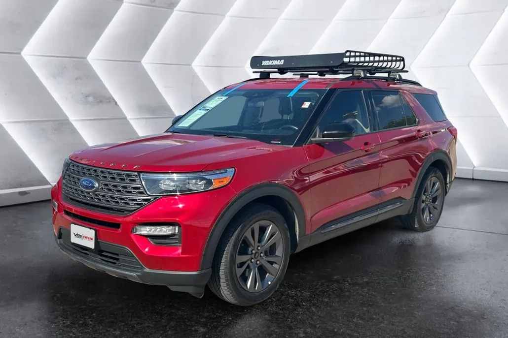 2022 Ford Explorer XLT photo 1