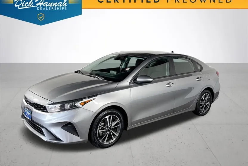 2023 Kia Forte LXS photo 1