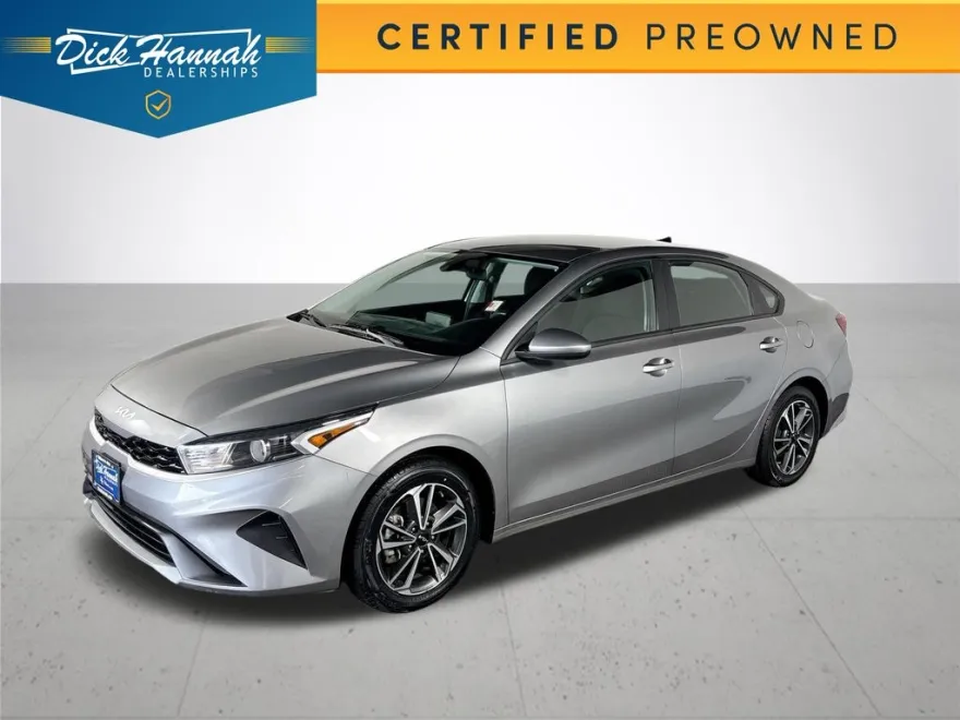 2023 Kia Forte LXS photo 1