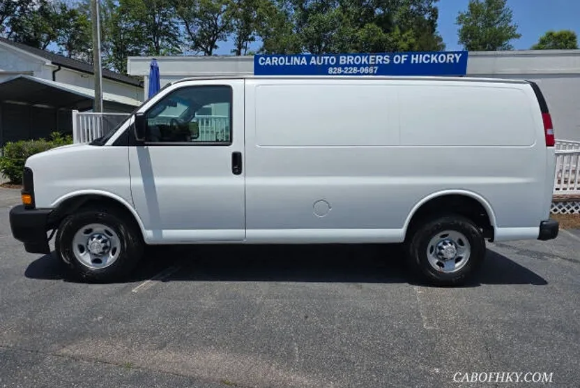 2017 Chevrolet Express 2500 Cargo photo 1