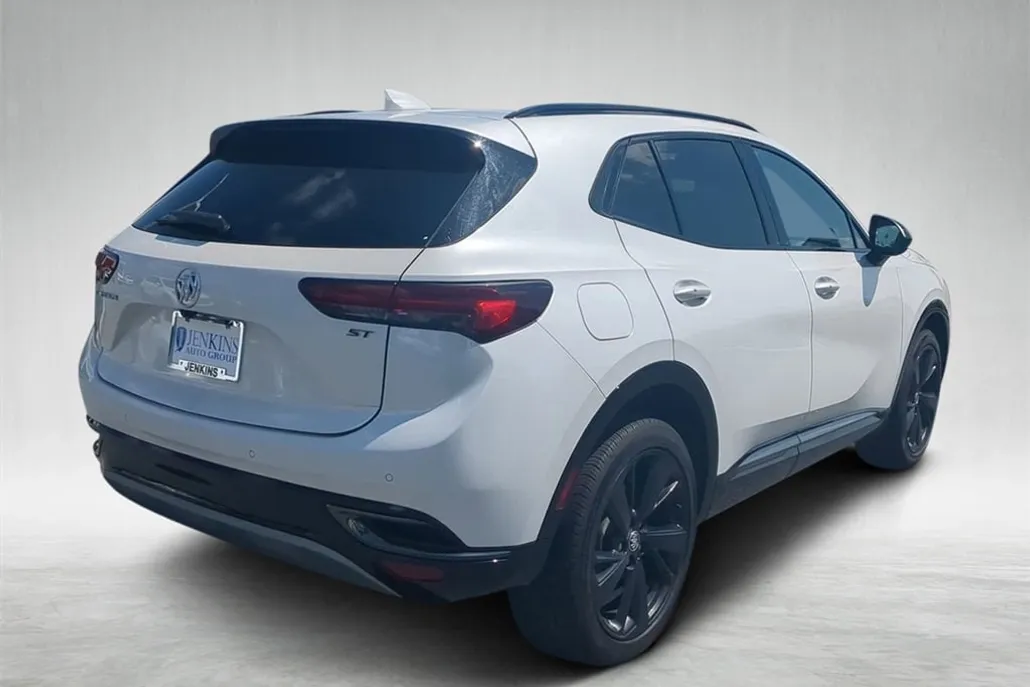 2023 Buick Envision Essence photo 1
