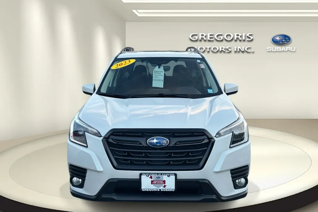 2023 Subaru Forester Premium photo 1