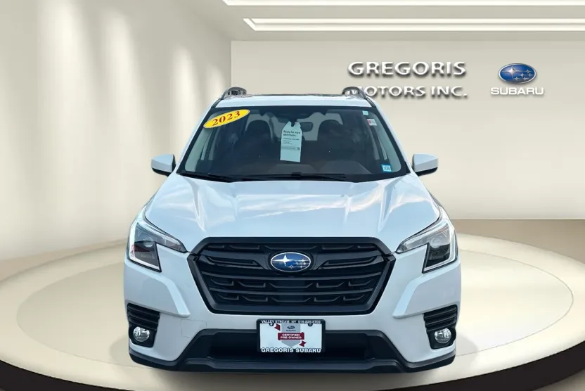 2023 Subaru Forester Premium photo 1