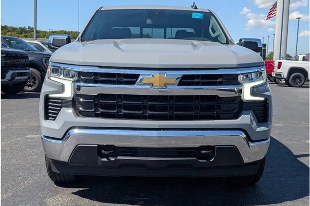 2024 Chevrolet Silverado 1500 LT photo 1
