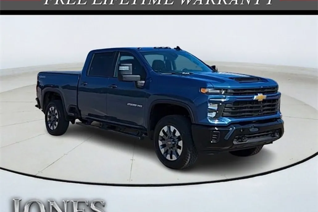 2024 Chevrolet Silverado 2500HD Custom photo 1