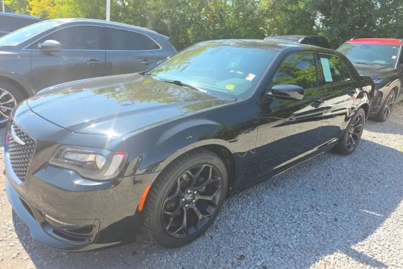 2019 Chrysler 300 S photo 1