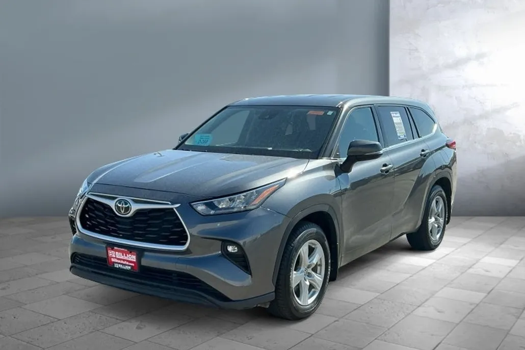 2020 Toyota Highlander LE photo 1