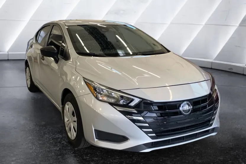 2025 Nissan Versa 1.6 S photo 1