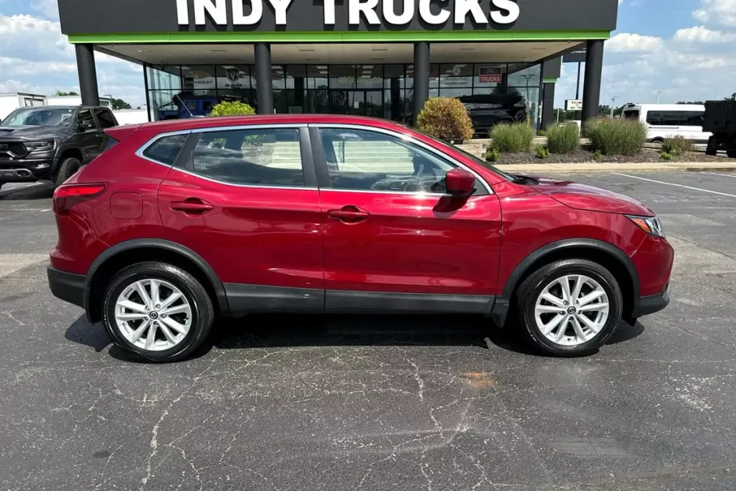 2019 Nissan Rogue Sport S photo 1