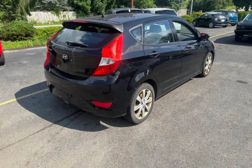 2014 Hyundai Accent SE photo 1