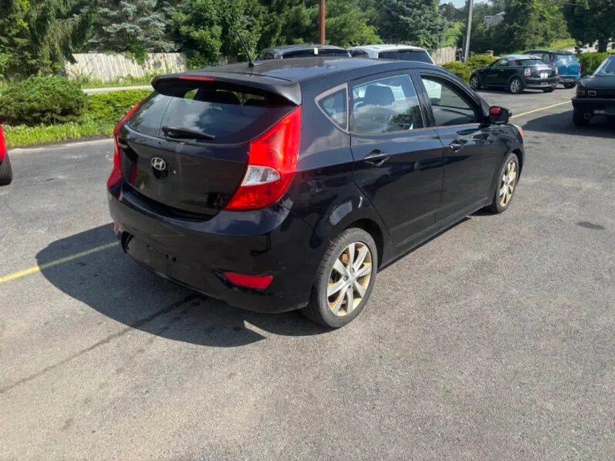 2014 Hyundai Accent SE photo 1
