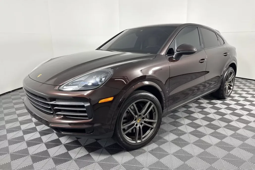 2023 Porsche Cayenne Platinum Edition photo 1