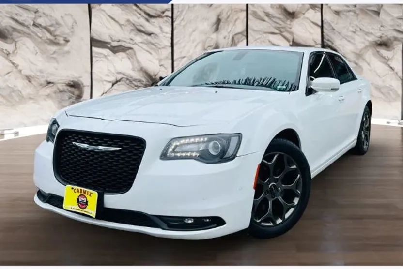 2017 Chrysler 300 photo 1