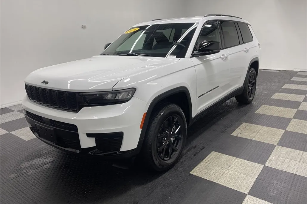 2024 Jeep Grand Cherokee Altitude photo 1