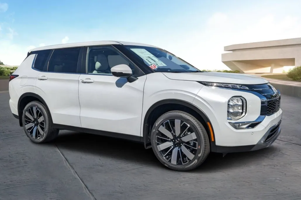 2025 Mitsubishi Outlander SE photo 1