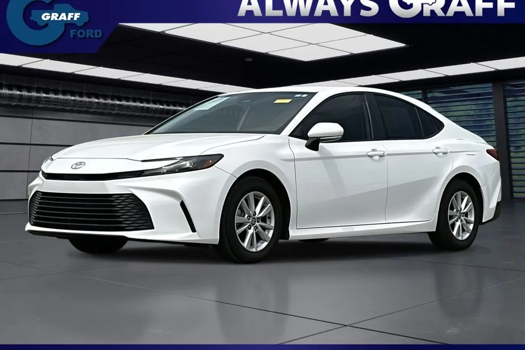 2025 Toyota Camry LE photo 1
