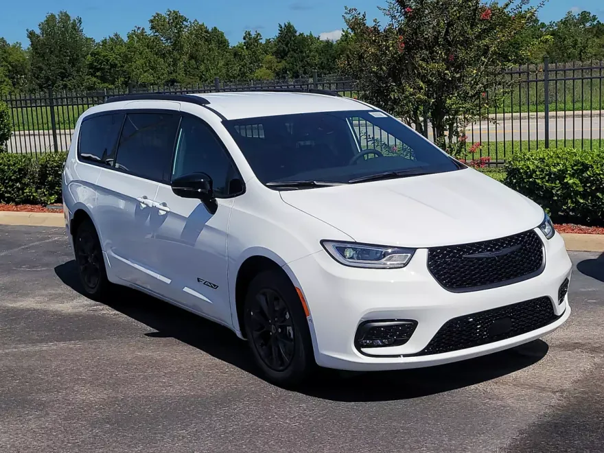 2025 Chrysler Pacifica photo 1