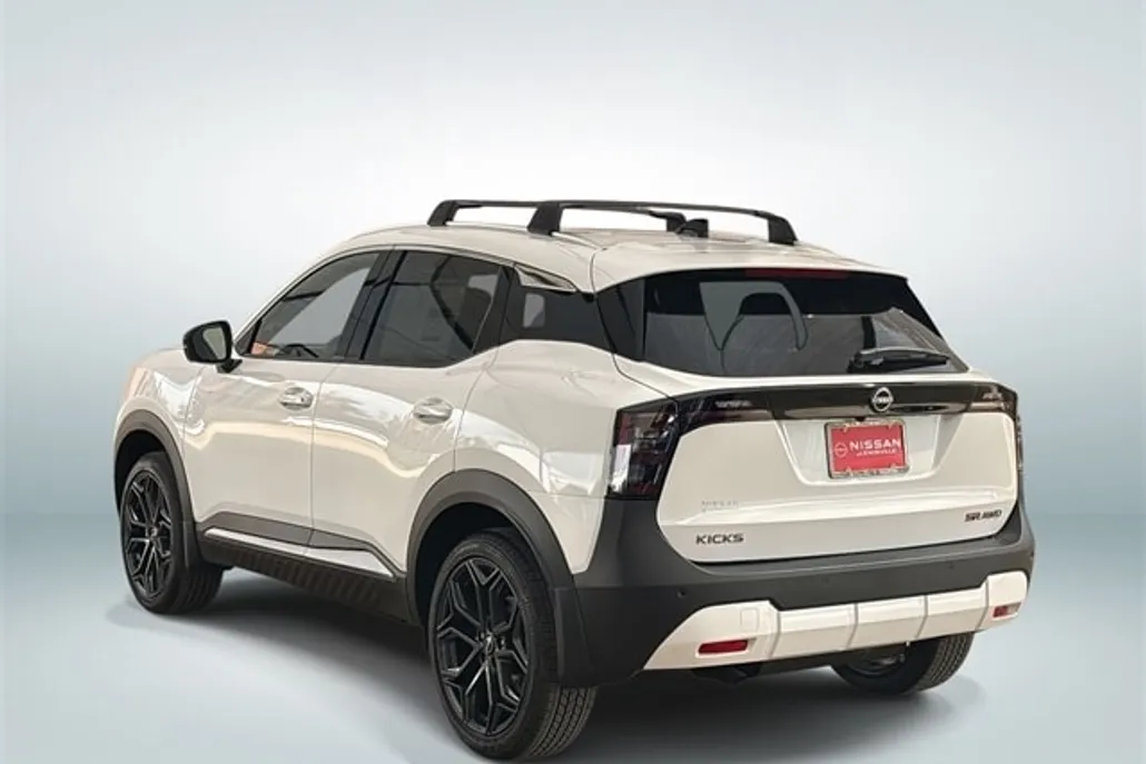 2026 Nissan Kicks SR photo 1