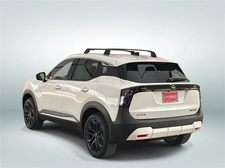 2026 Nissan Kicks SR photo 1