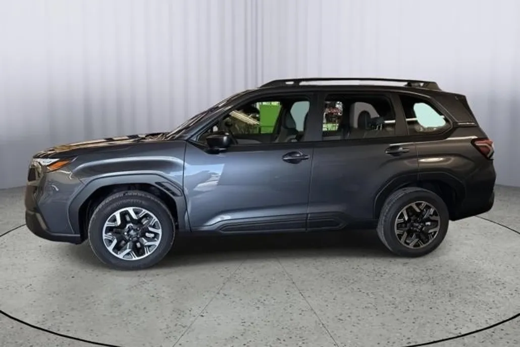 2025 Subaru Forester Base photo 1