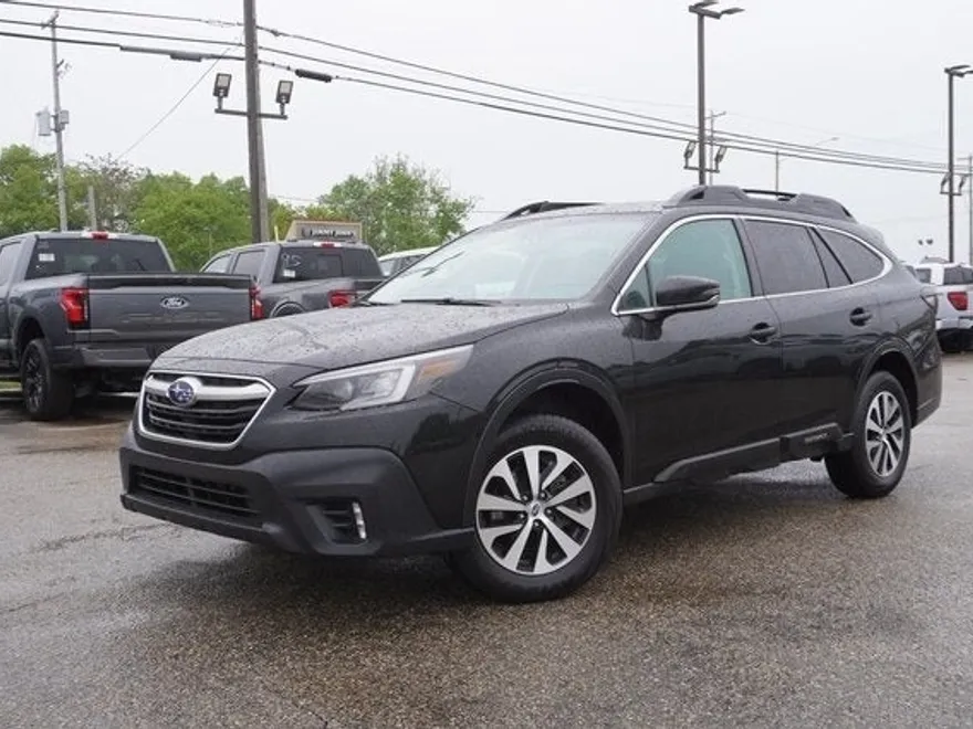 2022 Subaru Outback Premium photo 1