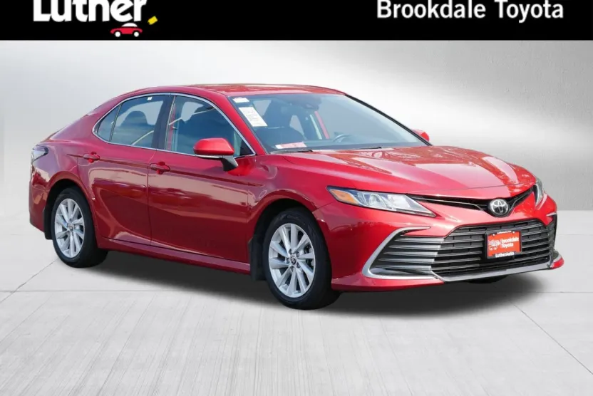 2023 Toyota Camry LE photo 1