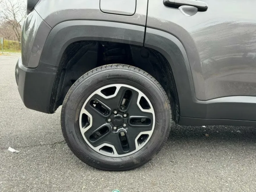 2016 Jeep Renegade Trailhawk photo 32