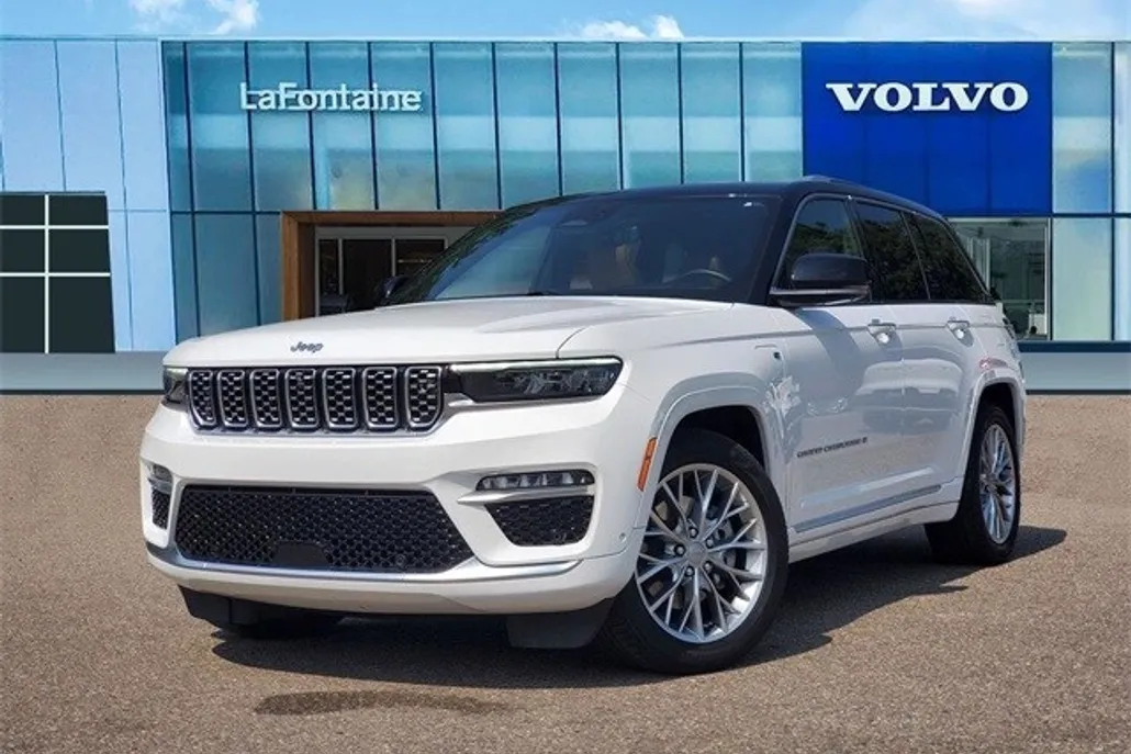 2023 Jeep Cherokee Summit 4xe photo 1